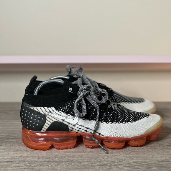 Nike Air VaporMax Flyknit Womens Size 9.5 - Picture 2 of 5